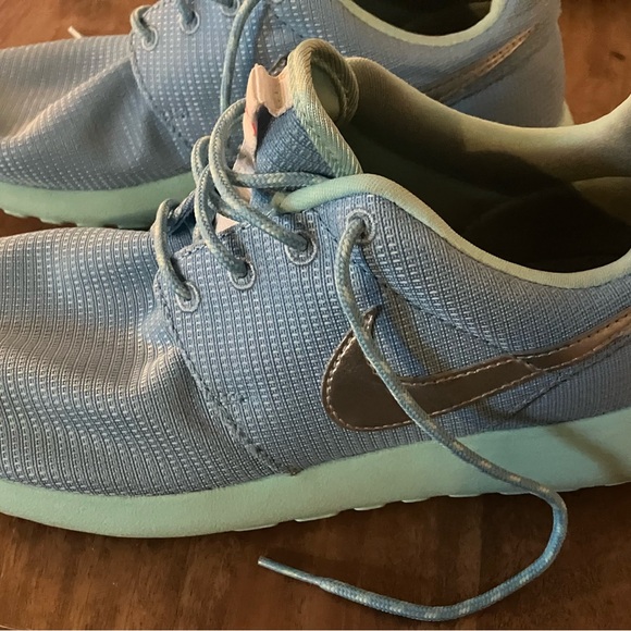 Used 2015 Nike Roshe Run Baby Blue Athletic Sneakers Sz US 7Y , ID = 599729-405. - Picture 13 of 13